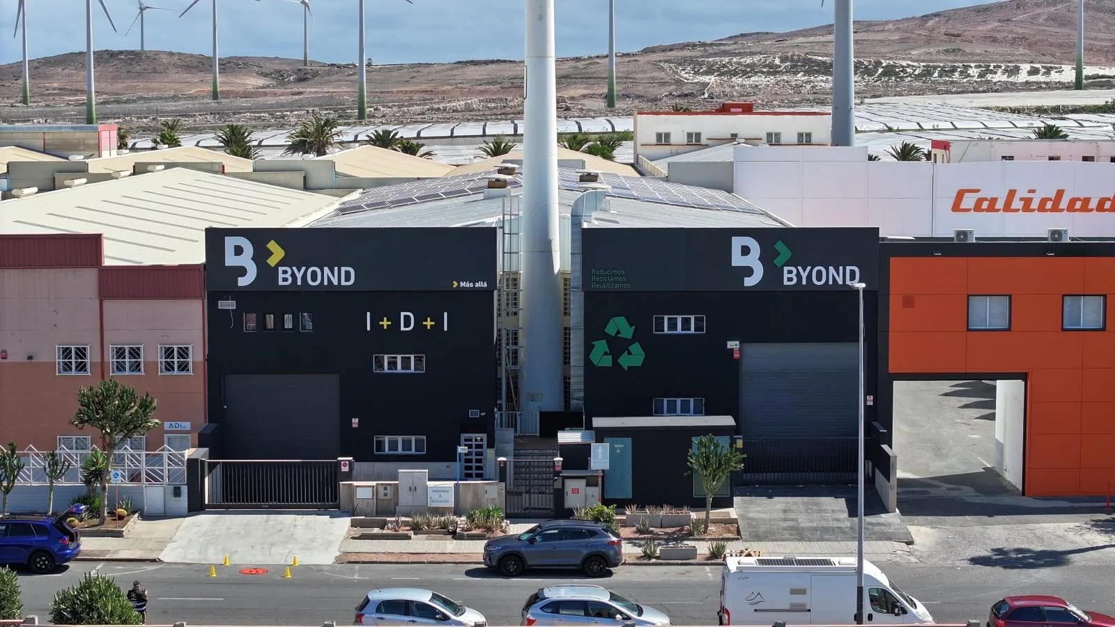 Fachada de la nave de BYOND Canarias